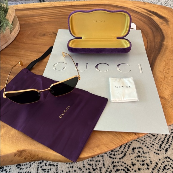 Gucci Women’s Sunglasses 00538 001